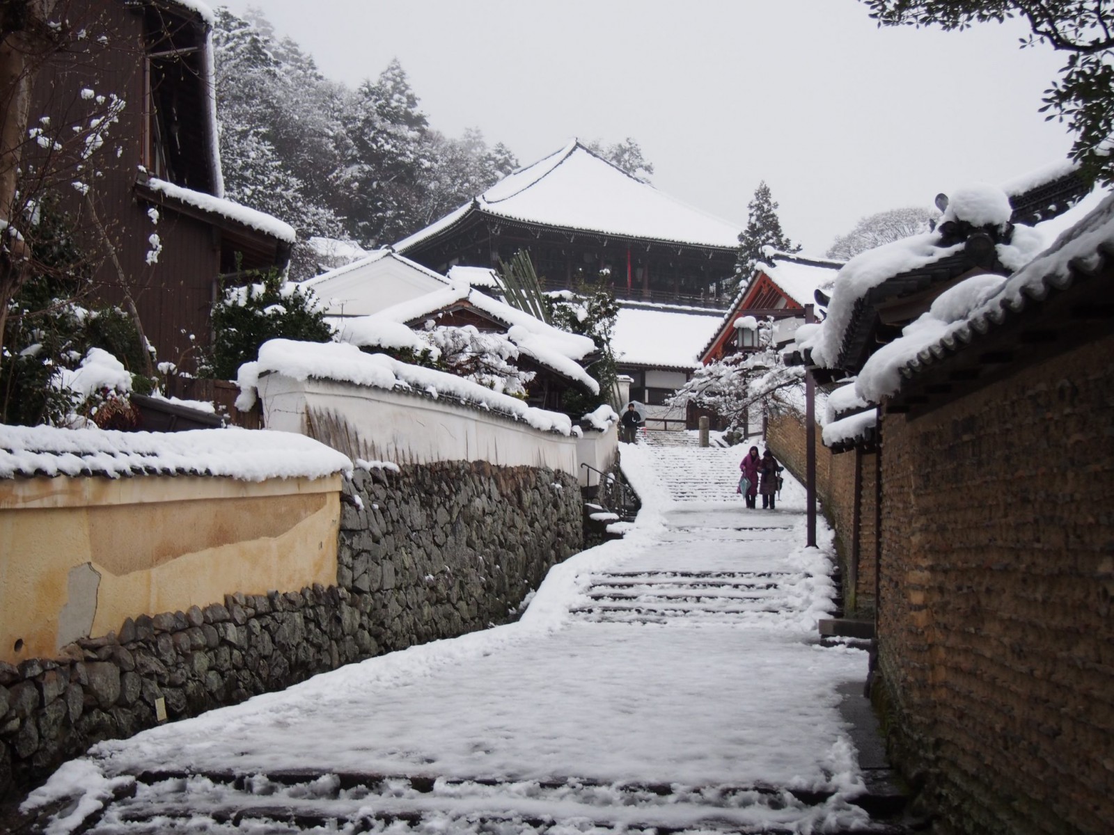 雪景色の二月堂裏参道