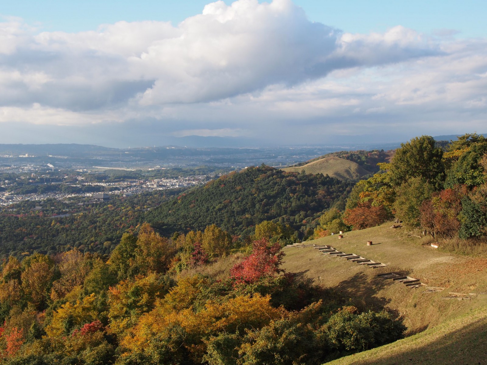 高円山から若草山・京都方面を望む
