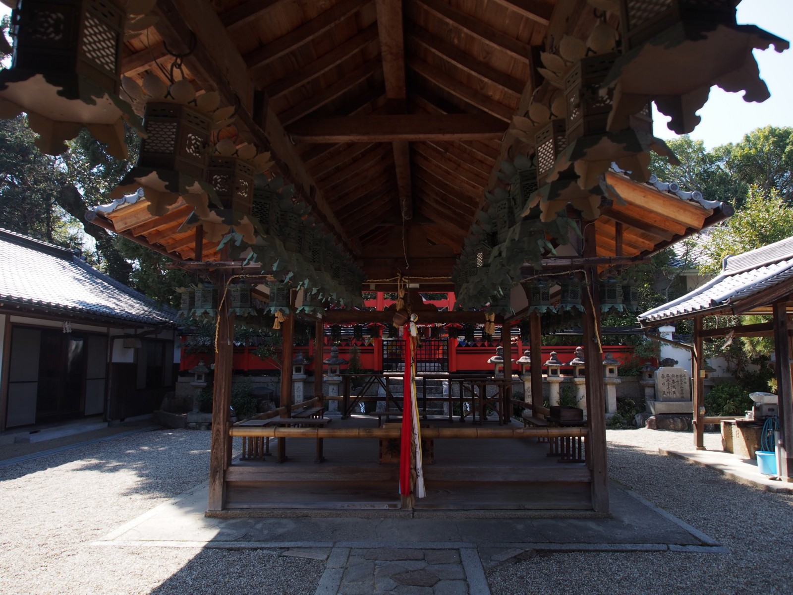 奈良豆比古神社の社殿