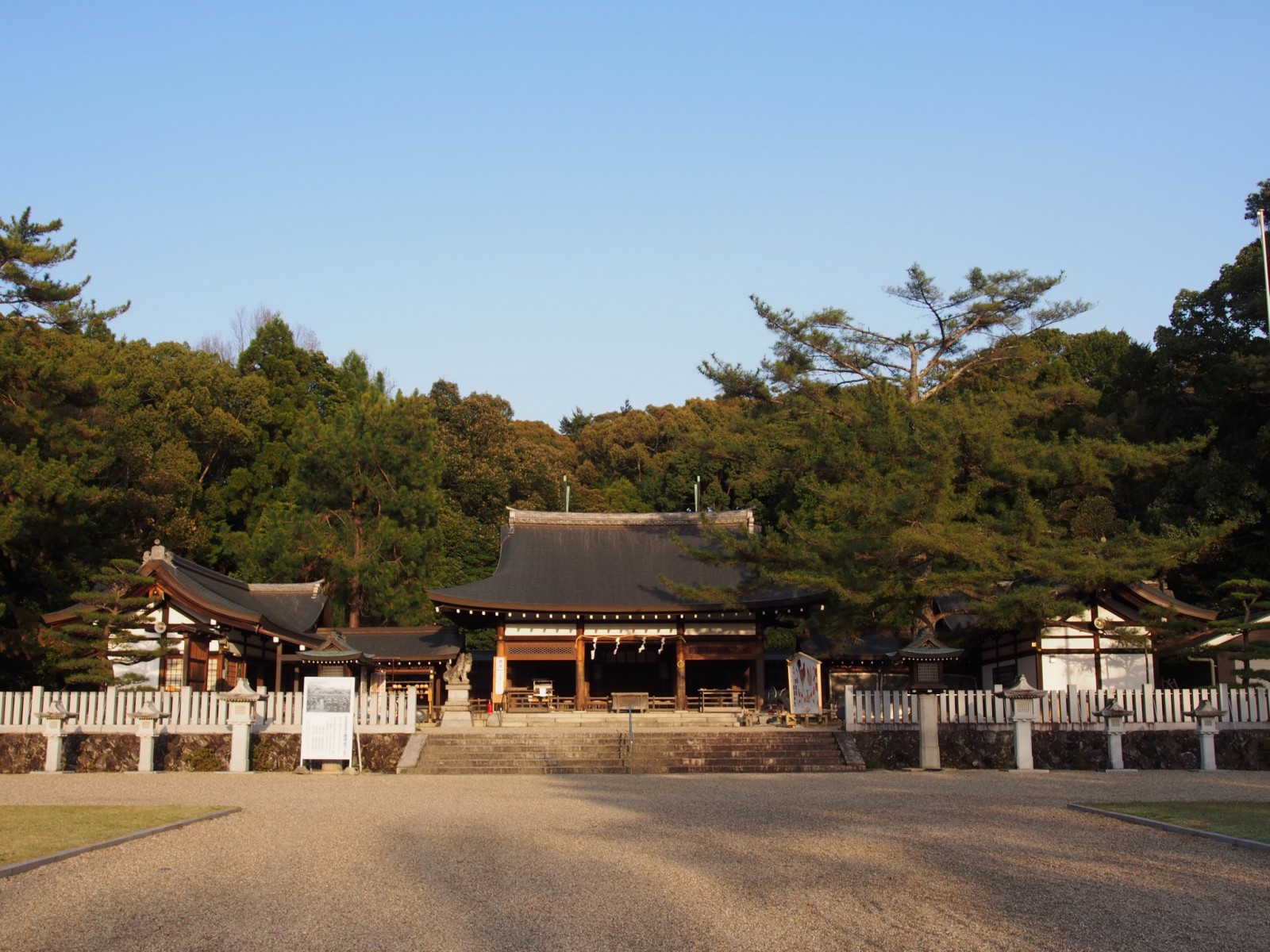 奈良護国神社の社殿