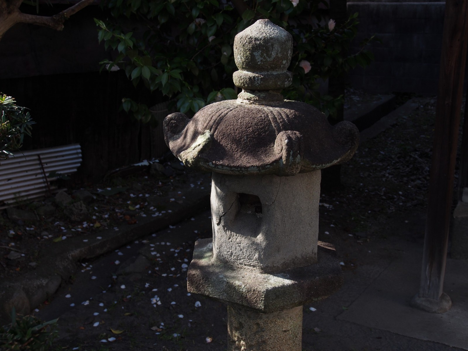 厳島神社（ならまち）の燈籠
