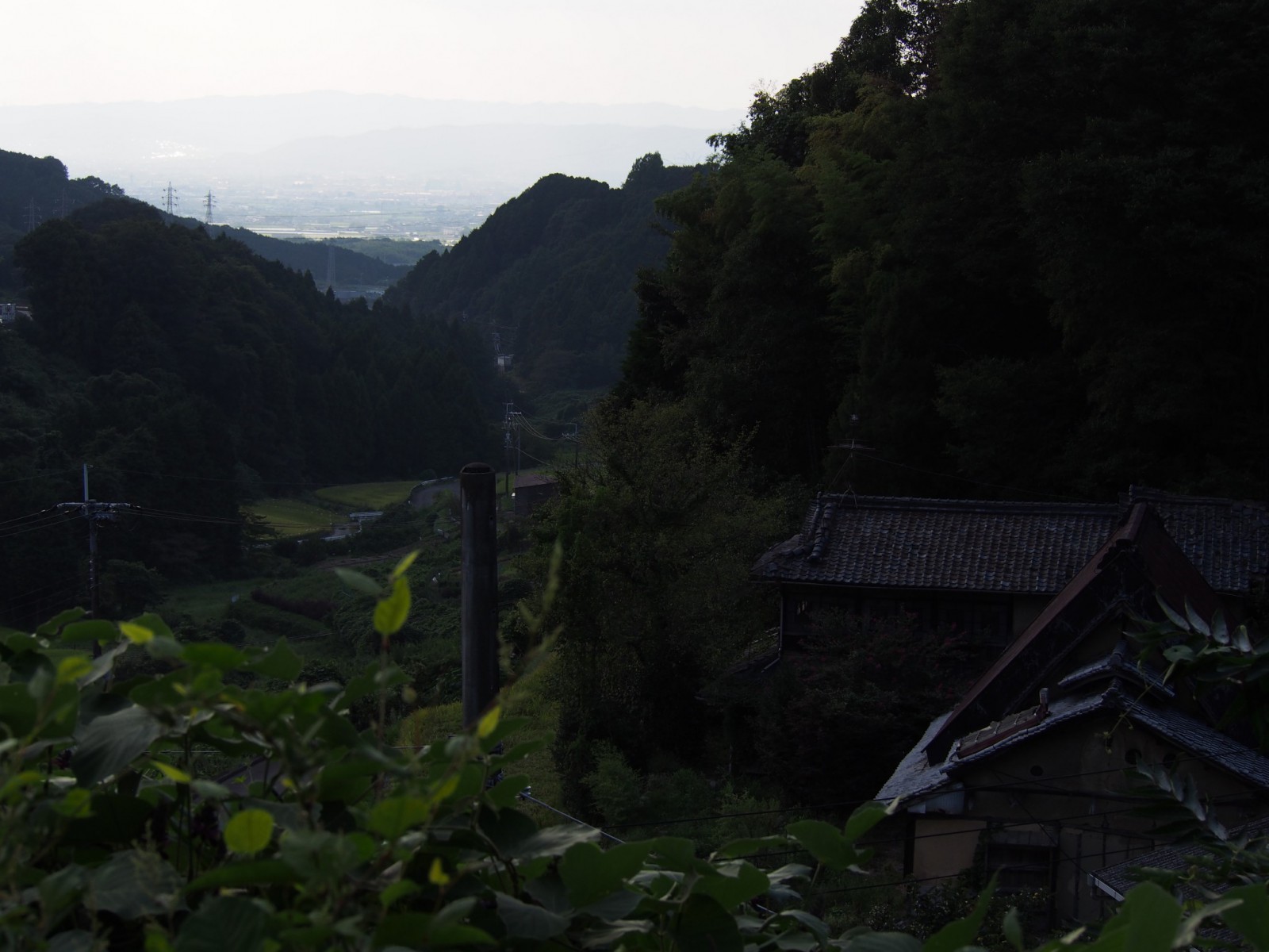 奈良盆地を見下ろす「米谷町」の谷筋