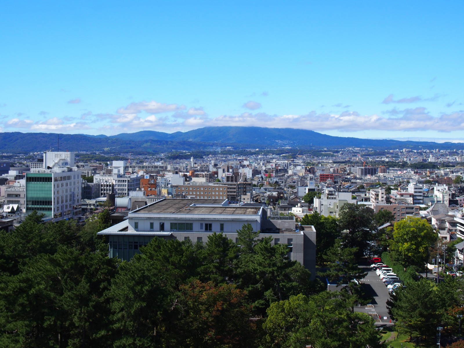 生駒山・奈良市街を一望する風景（奈良県庁屋上）