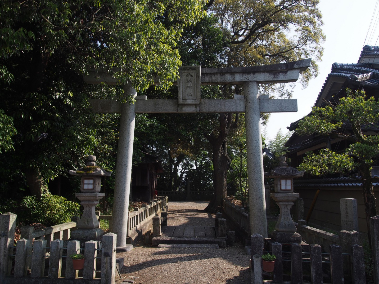 八坂神社鳥居・円満寺入り口