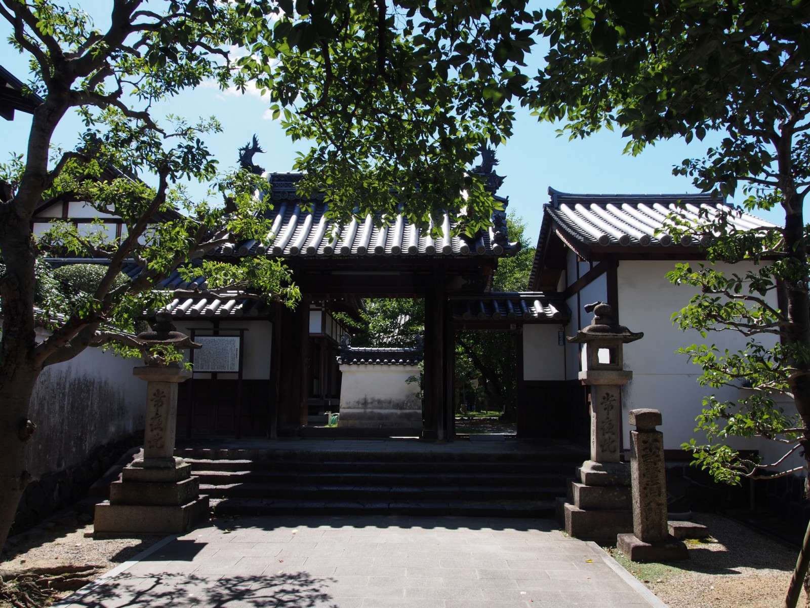 徳融寺の2つ目の門