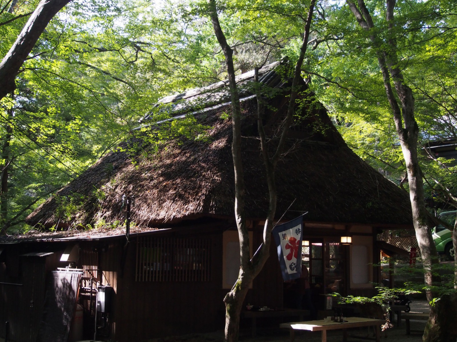 水谷神社近くから眺める水谷茶屋
