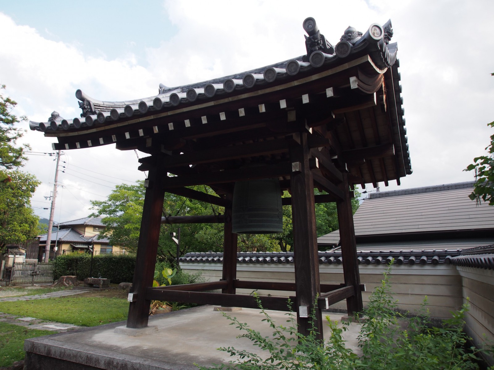 興福寺菩提院の鐘楼