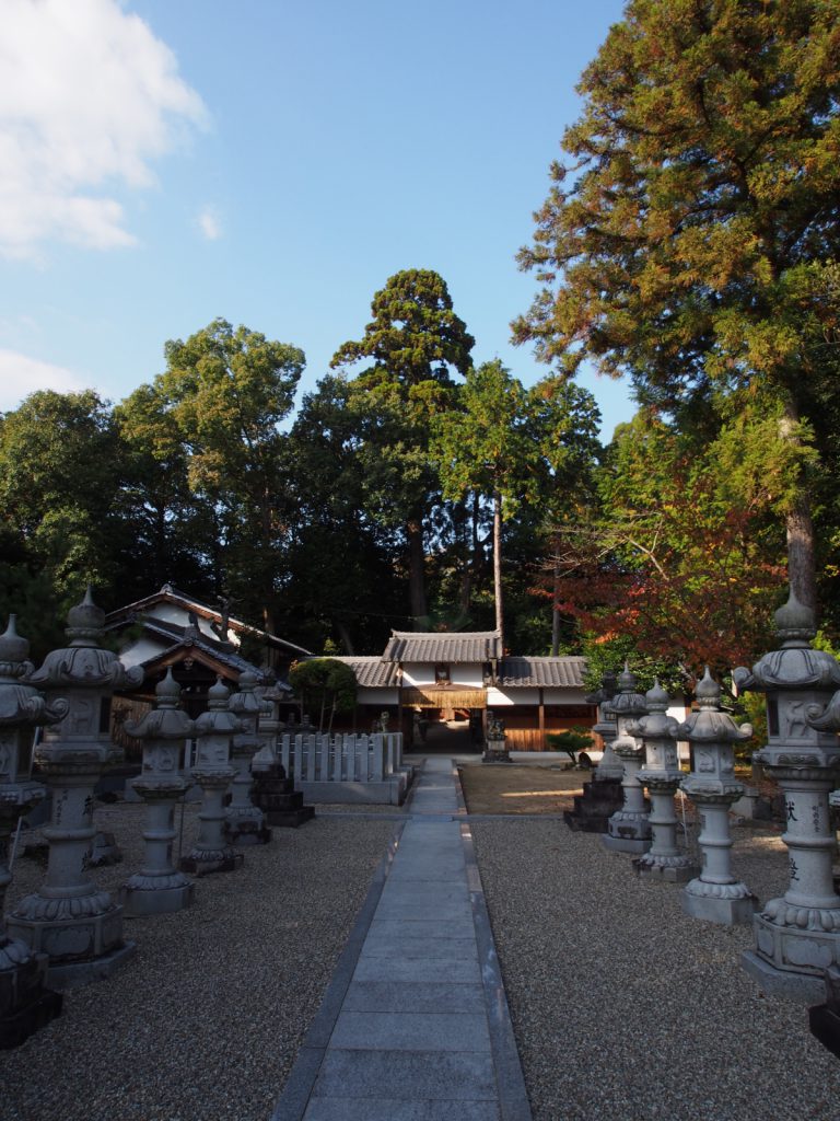 山上八幡神社の参道