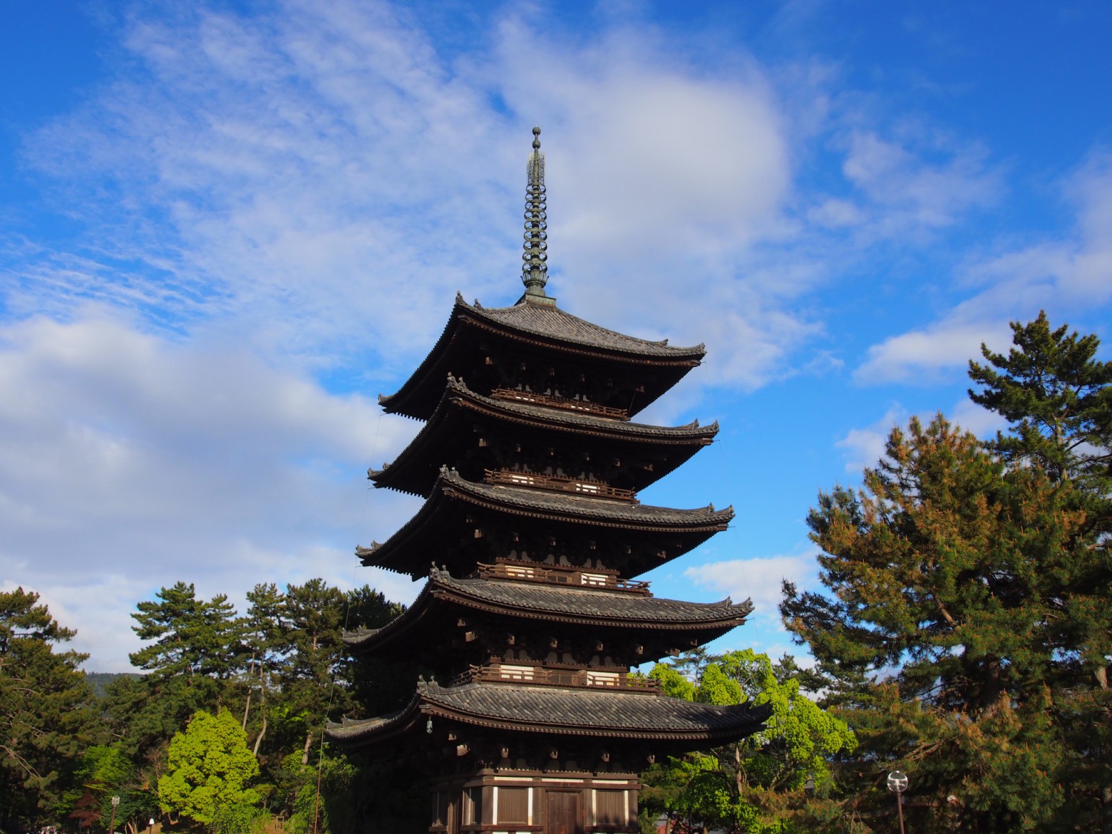 【興福寺五重塔】高さ50メートルに及ぶ奈良を象徴する仏塔は ...