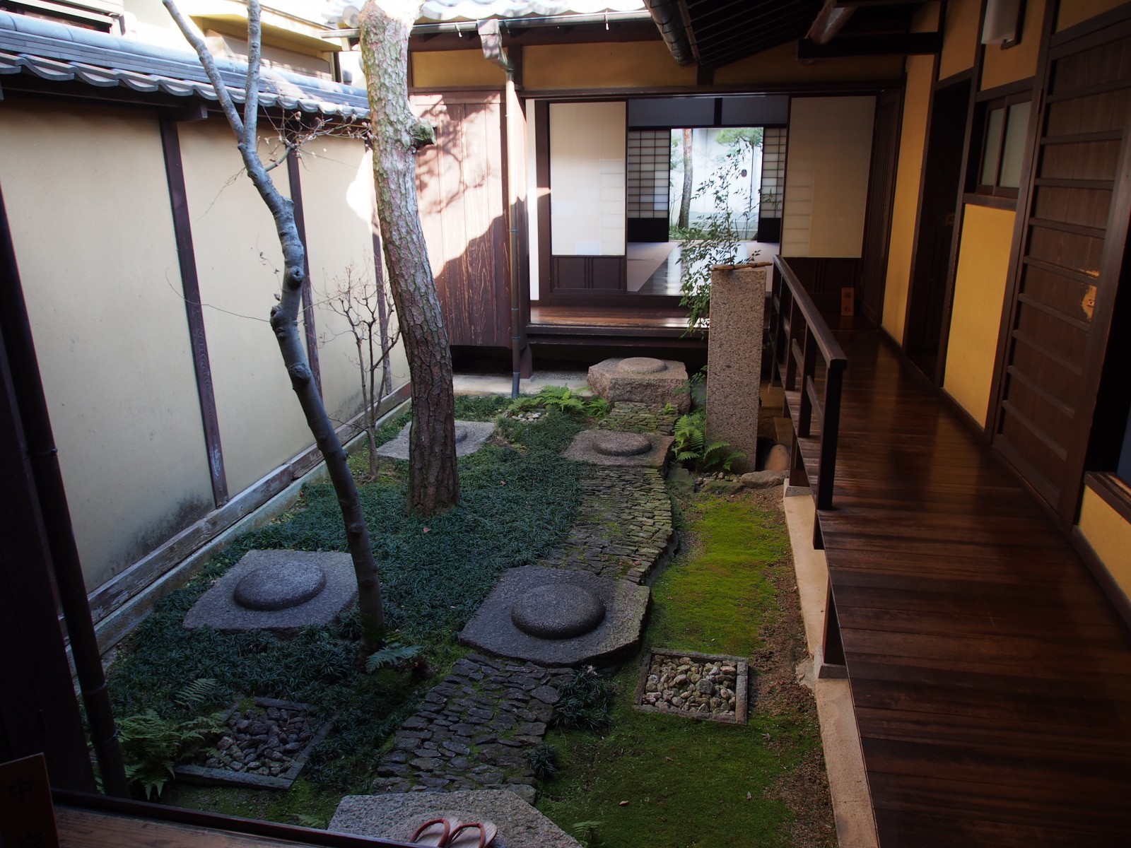 奈良町格子の家「中庭」