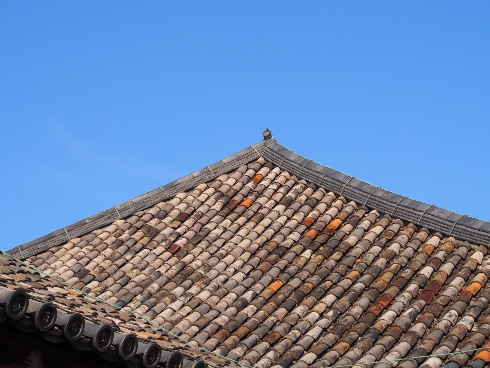 元興寺本堂の屋根瓦
