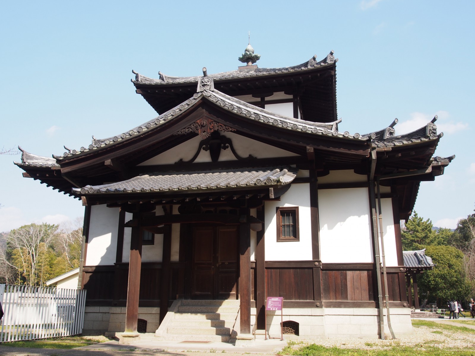 旧奈良県物産陳列所（翼楼）
