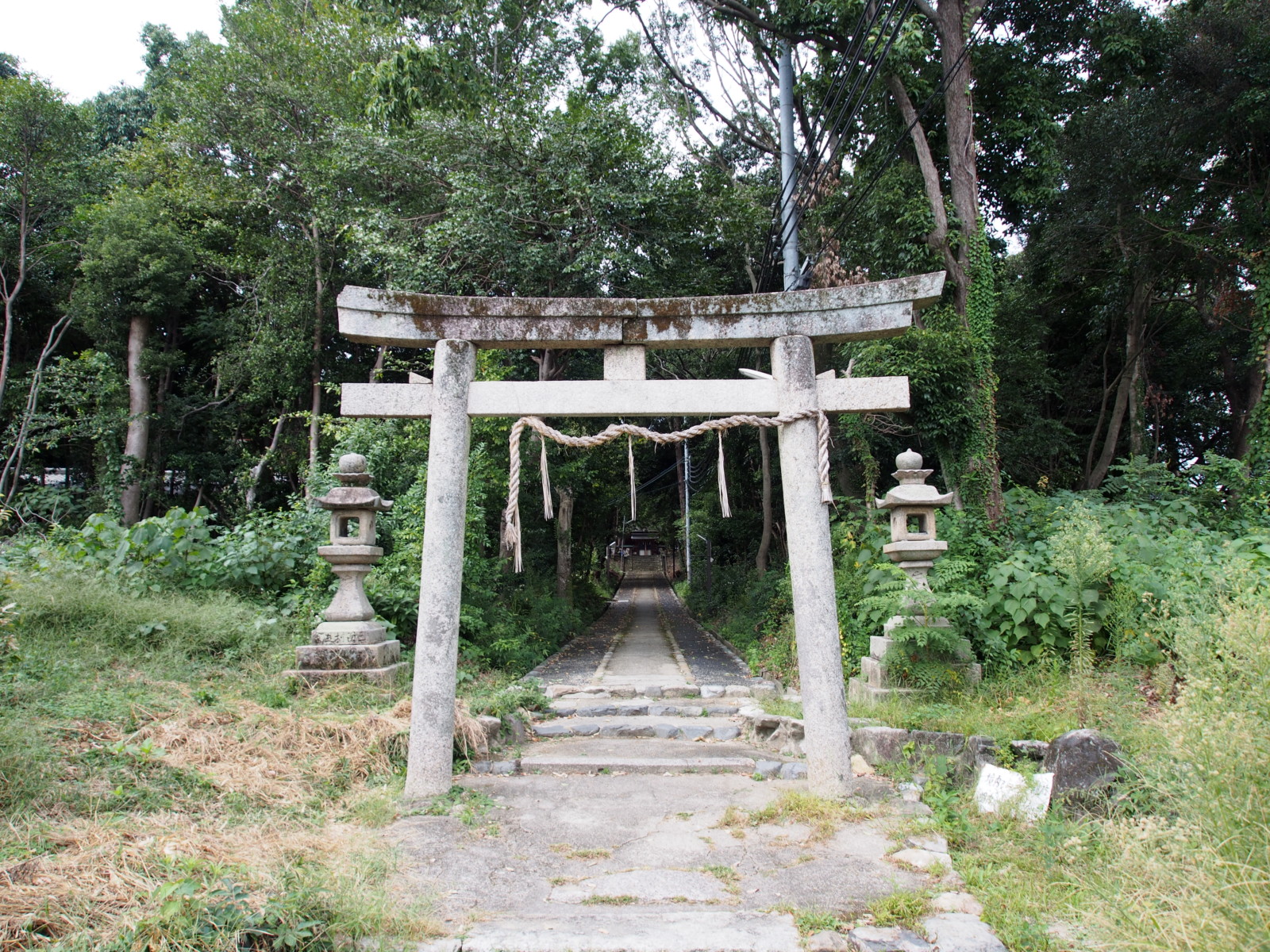 西大寺八幡神社の参道