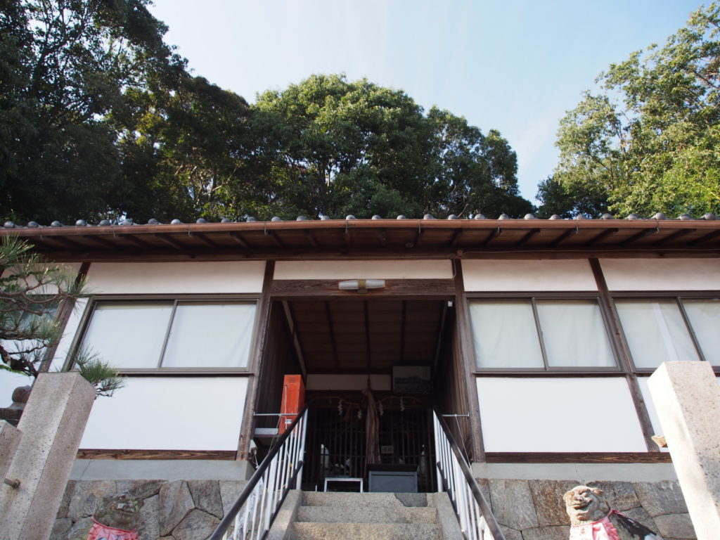 平群神社の拝殿