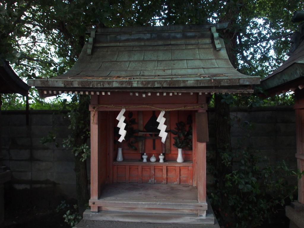 石園座多久虫玉神社境内社「白龍社」