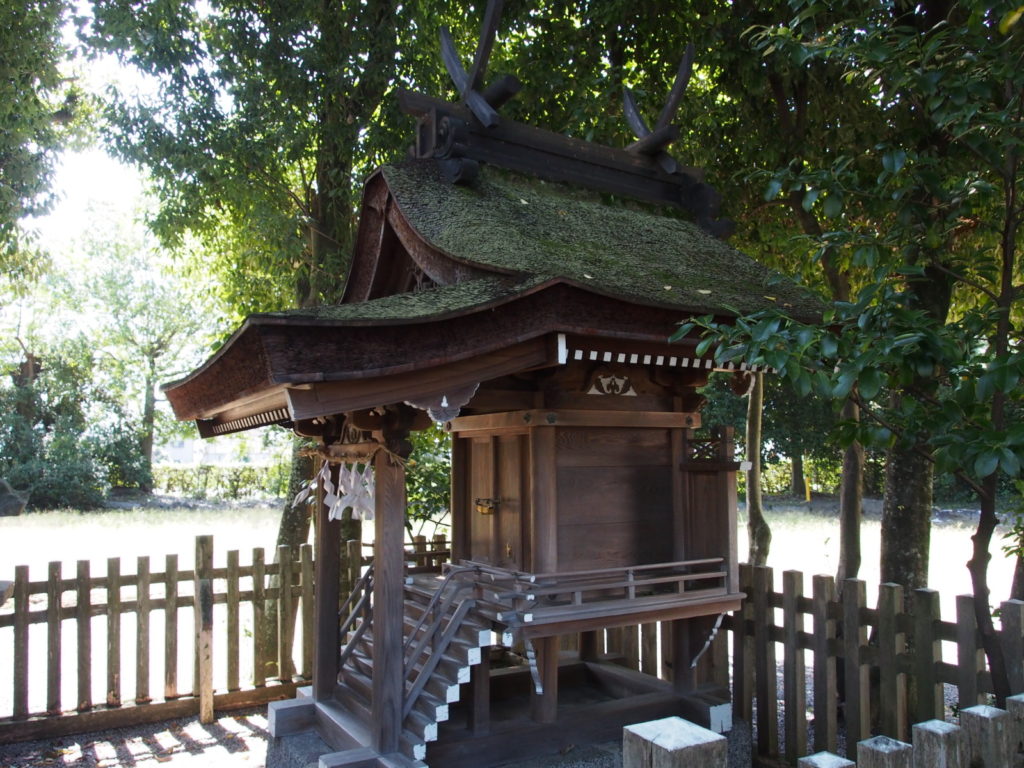 大神神社摂社「綱越神社」の本殿